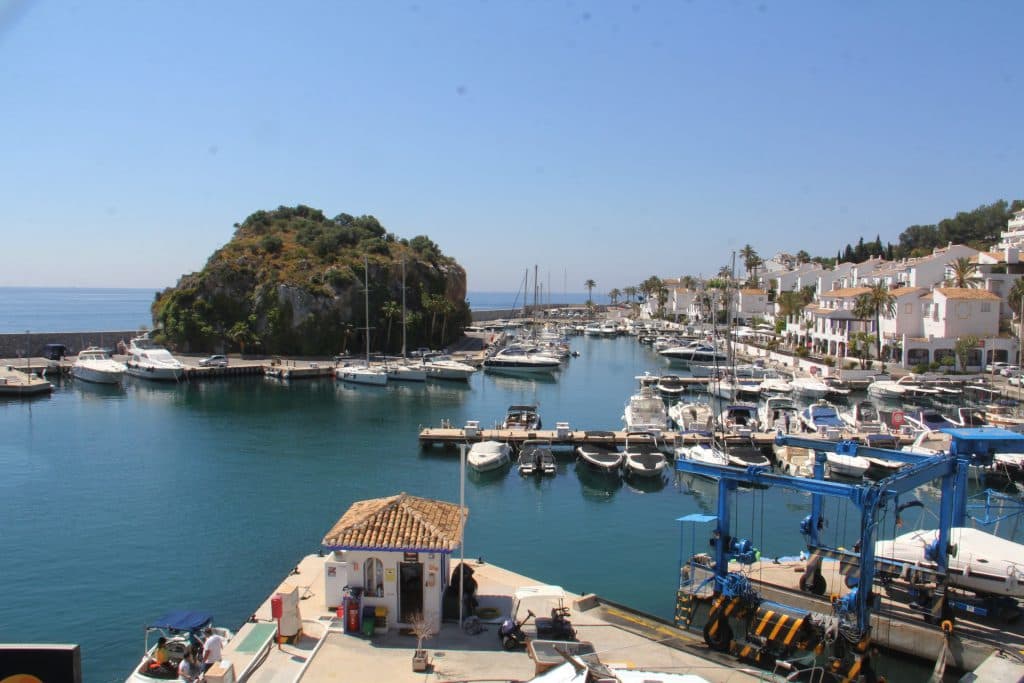 Intervenidos 2.000 kg de hachís en un yate de lujo en Marina del Este en Almuñécar