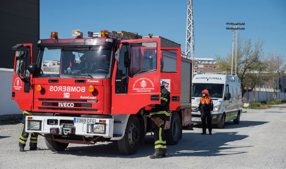 Muere un trabajador en el incendio de una nave de cerdos en Chimeneas