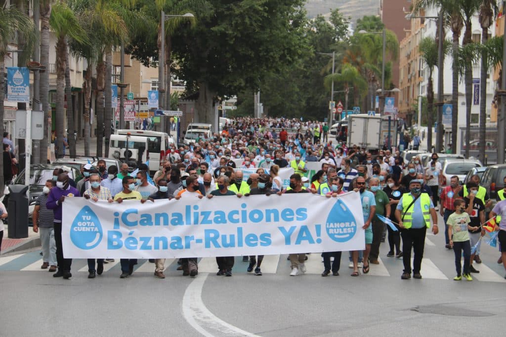 Miles de personas vuelven a gritar: «Canalizaciones Béznar-Rules, Ya»