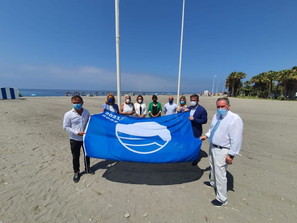 Playa Granada y Calahonda presumen de Banderas Azules como símbolo de su gran esfuerzo ambiental y turístico