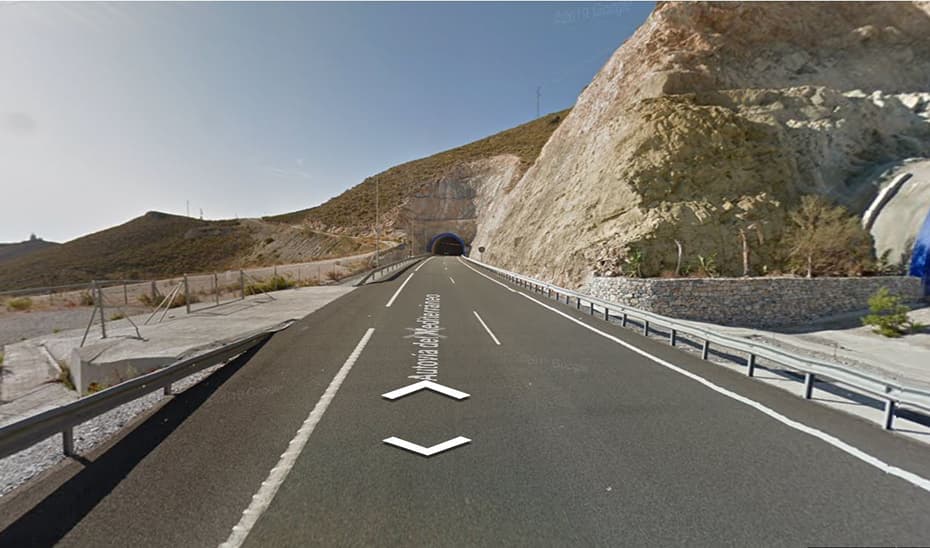 Muere un motorista en la A-7 a la salida de un túnel en Gualchos