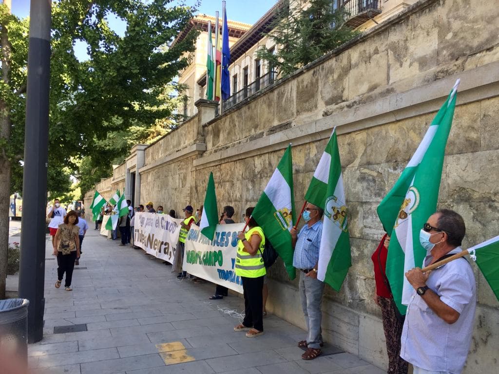 Los agricultores sexitanos se manifiestan en Granada y anuncian que elevarán sus protestas hasta Madrid