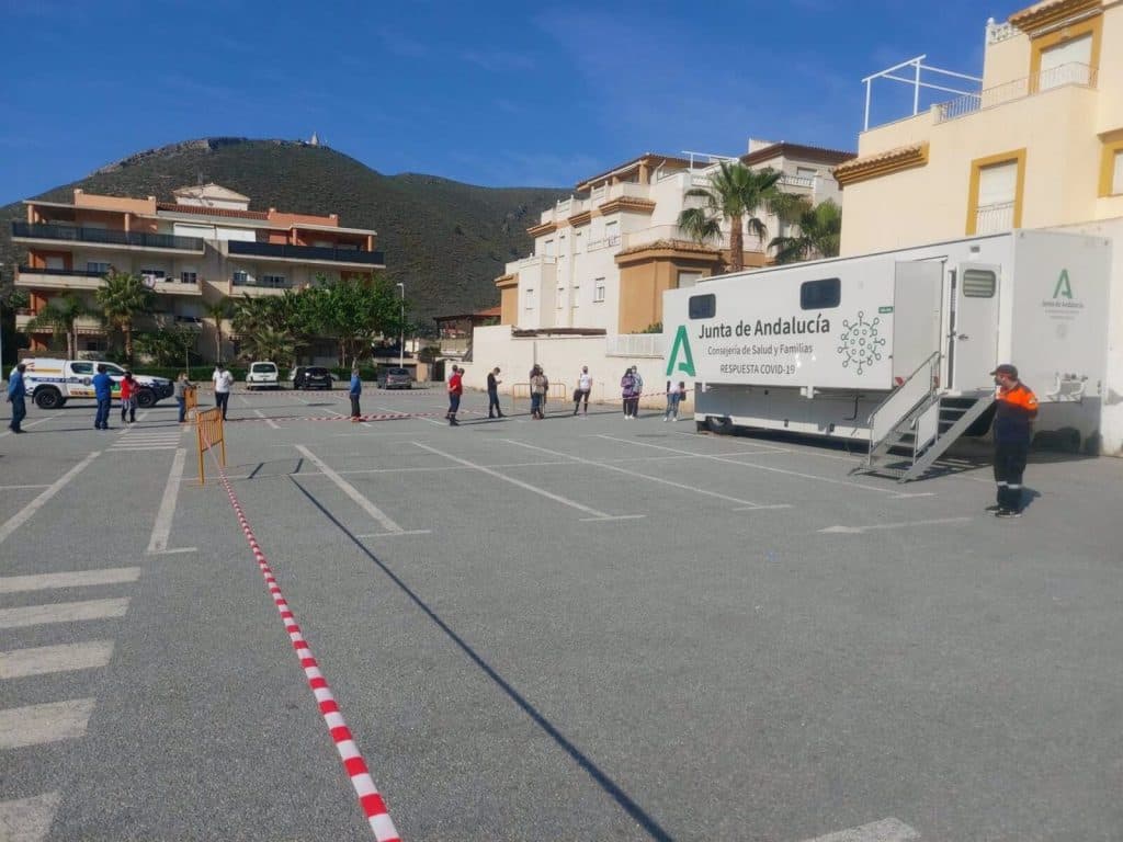 17 municipios de la Costa y Alpujarra presentan casos covid tras el fin de semana