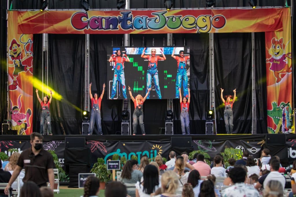 El espectáculo de Cantajuego hace vibrar a pequeños y mayores en Motril en Vivo