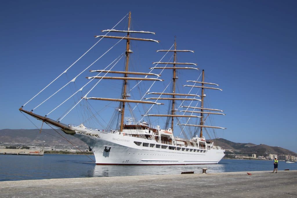 El nuevo crucero de la compañía Sea Cloud Cruises hace una escala técnica sin pasaje en el Puerto de Motril