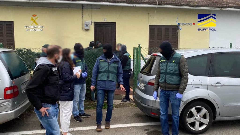 Siete detenidos por trasladar migrantes en situación irregular a Francia