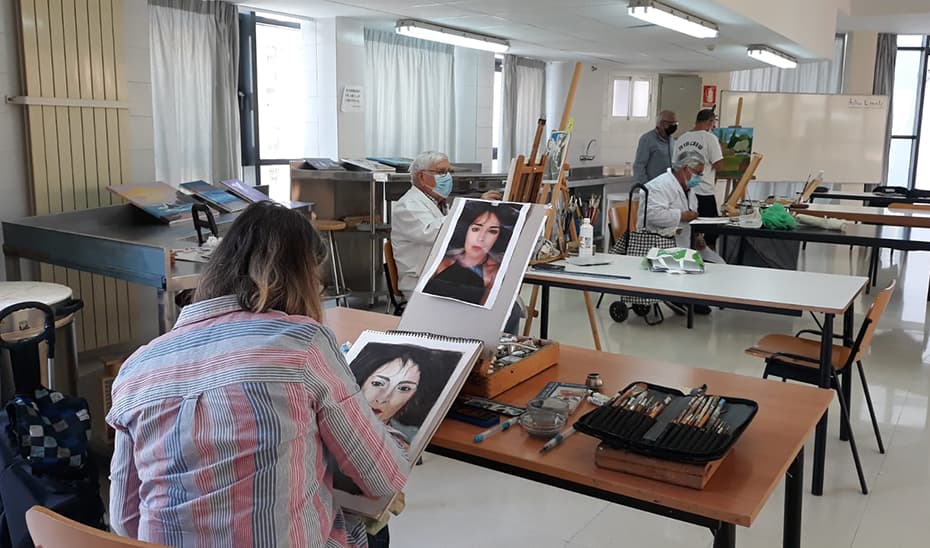 Los centros de mayores de Andalucía recuperan la plena actividad tras superarse la quinta ola del Covid