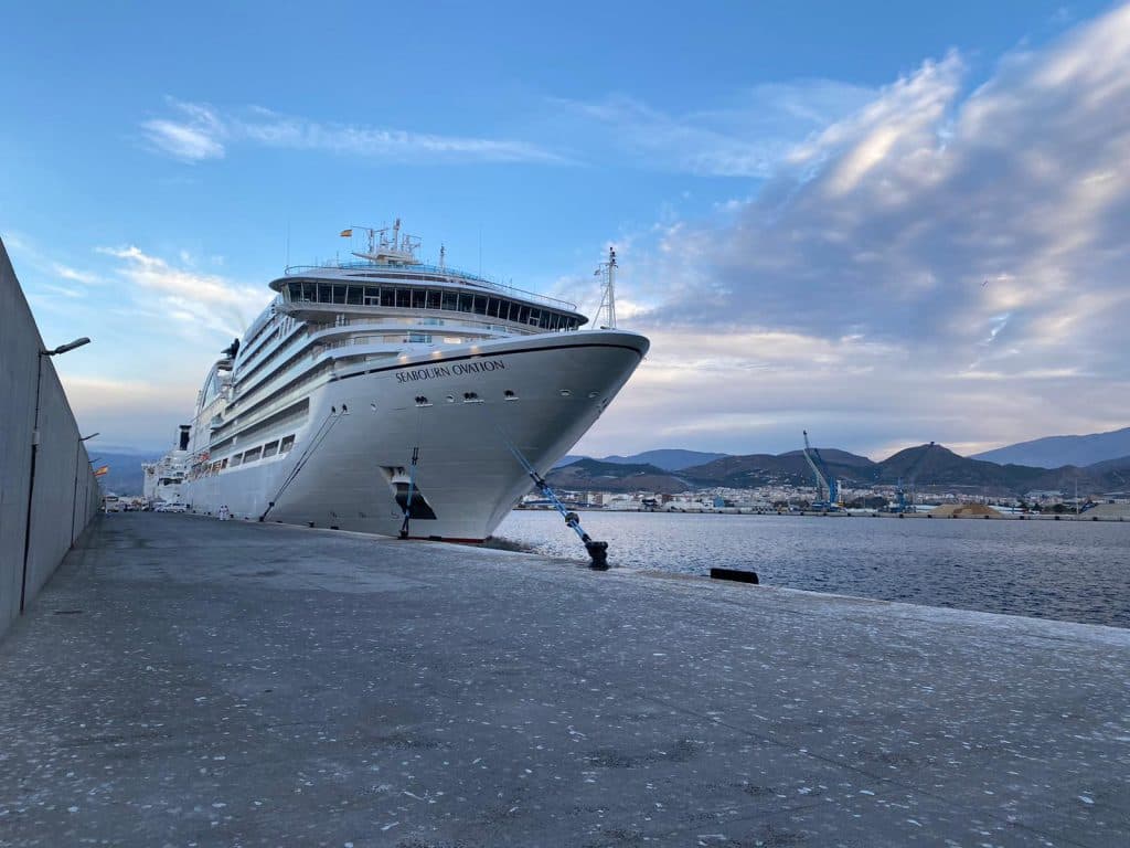 ‘Seabourn Ovation’, toda una revolución en cruceros de ultra lujo llega al Puerto de Motril