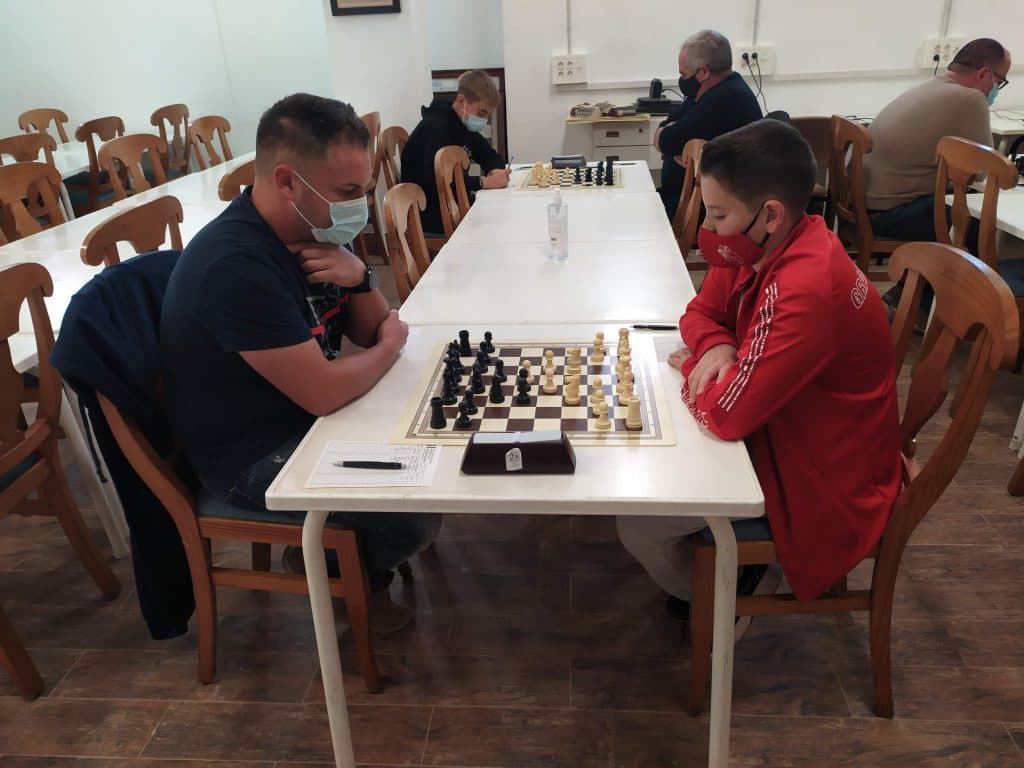 Empate de los equipos motrileños en sus respectivos encuentros en la quinta jornada de Primera Andaluza de ajedrez