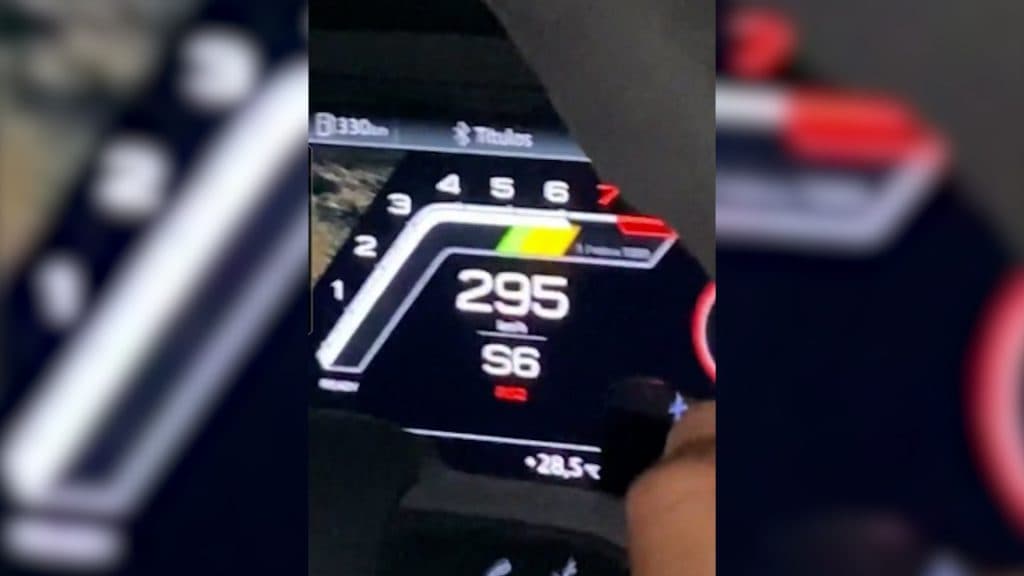 Circulaba por la AP-7 de Málaga a 295 kilómetros por hora y adelantando por el arcén