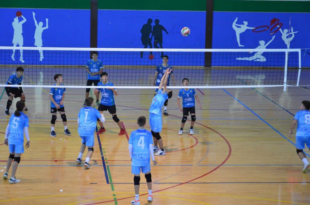 Intensa jornada de partidos para los jugadores del Club Voleibol Independiente Motril con todos sus equipos disputando partidos