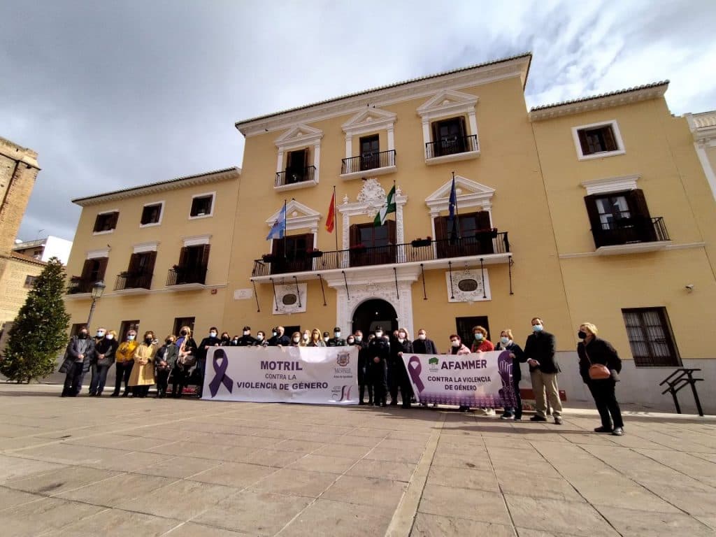 Motril grita en silencio y desde la unidad frente a la violencia machista