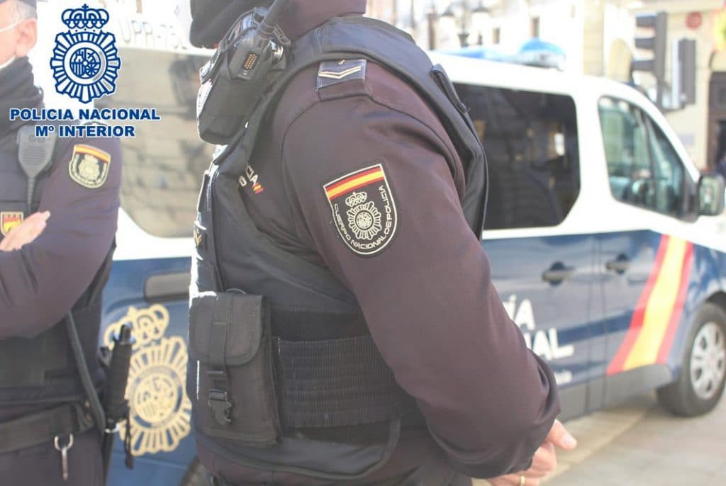 Detenida una pareja por atracos en la vía pública mediante la ‘zancadilla’