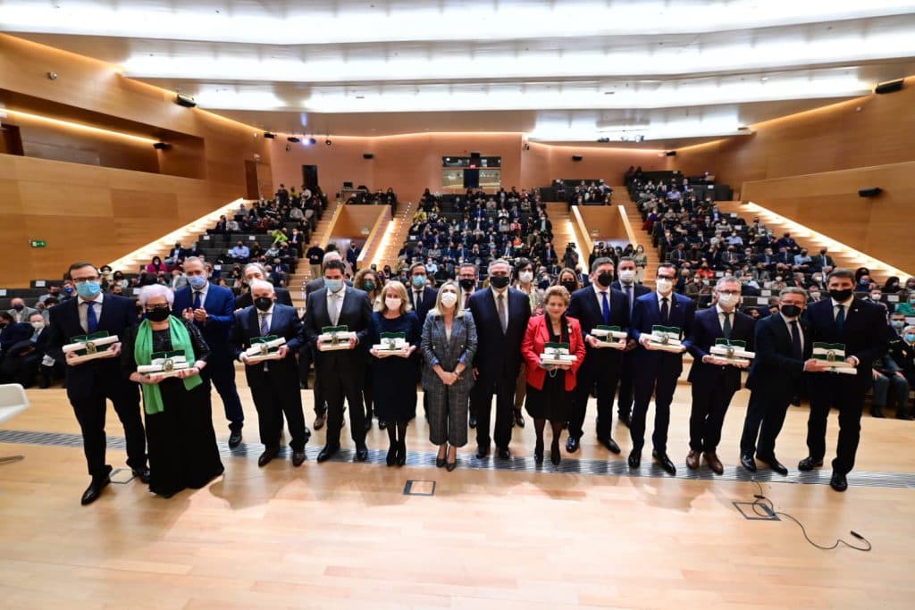 La Junta conmemora hoy el Día de Andalucía con la entrega de banderas a una representación de “la mejor Granada”