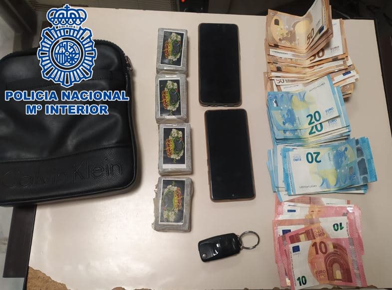 Detenido en Motril un varón en un control policial cuando traficaba presuntamente con varias tabletas de hachís