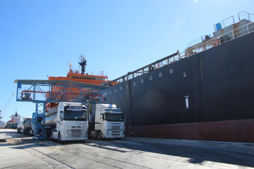 Primera descarga de melaza del año en el Puerto de Motril con 28.000 toneladas