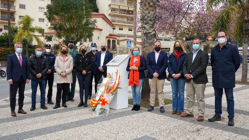 Motril realiza su tradicional ofrenda floral en recuerdo a todas las víctimas del terrorismo
