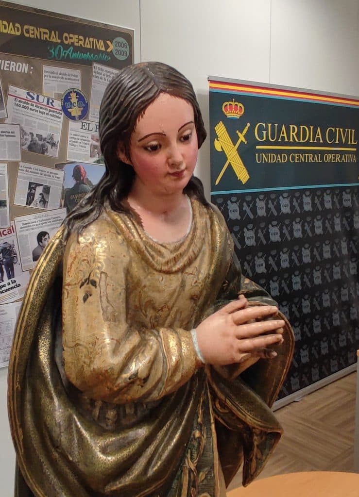La Guardia Civil recupera la talla de la Virgen de la Inmaculada, robada en junio de 2016 de la iglesia de Nuestra Señora de Consolación de Aznalcóllar (Sevilla)
