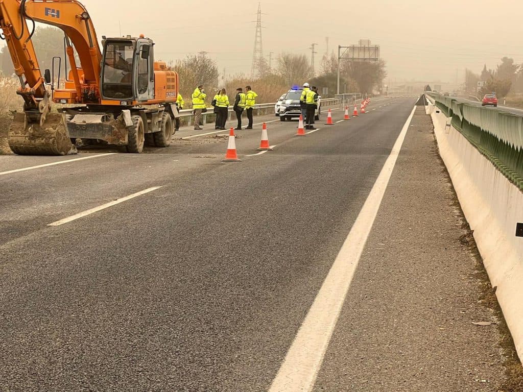 La A-92G se corta al tráfico en el kilómetro 5,8 en sentido Santa Fe por hundimiento en la calzada