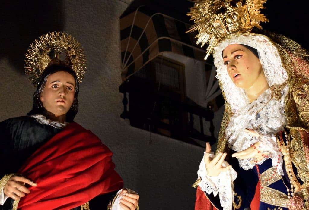Salobreña muestra penitencia pública al paso de la Virgen de las Penas y el Apóstol San Juan