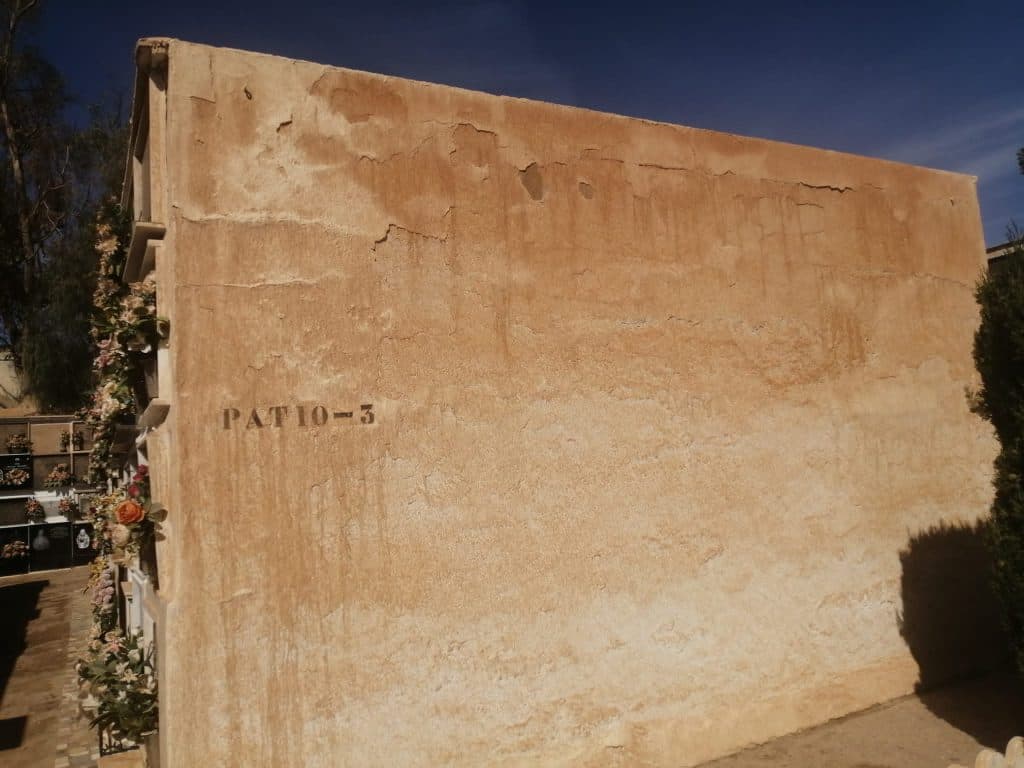 El PSOE pide una limpieza integral del Cementerio que elimine los restos de barro acumulados tras la calima y la mejora de la accesibilidad de los accesos al Camposanto