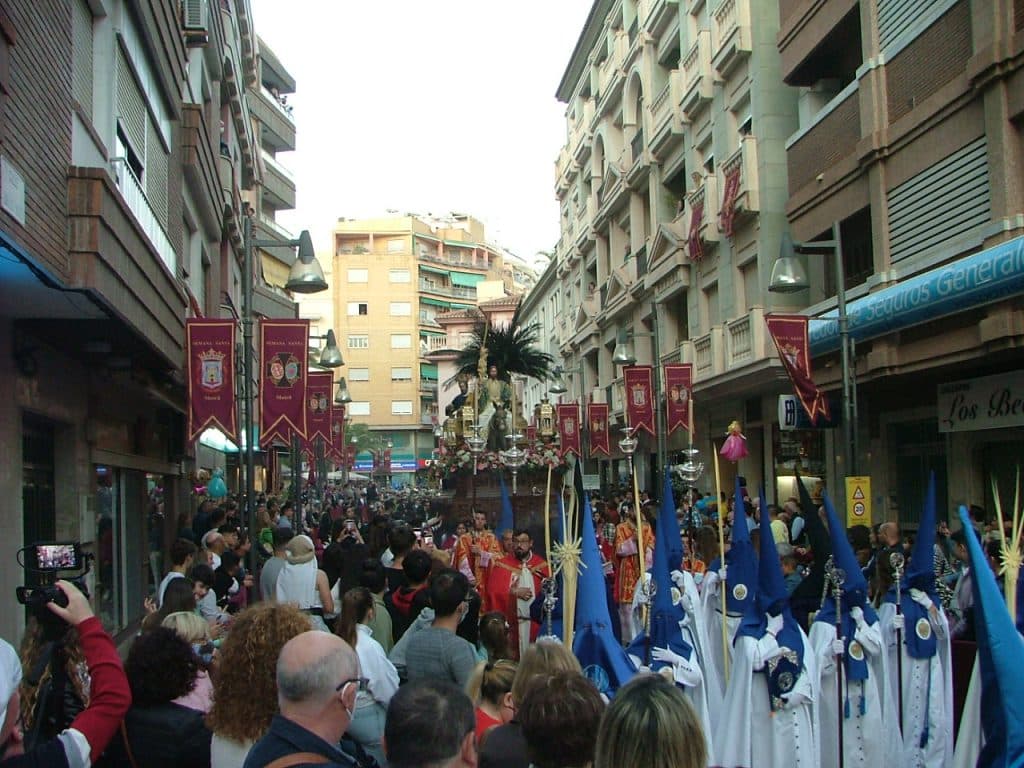 Radiante Domingo de Ramos para recibir a Jesús en su entrada triunfal en Jerusalén