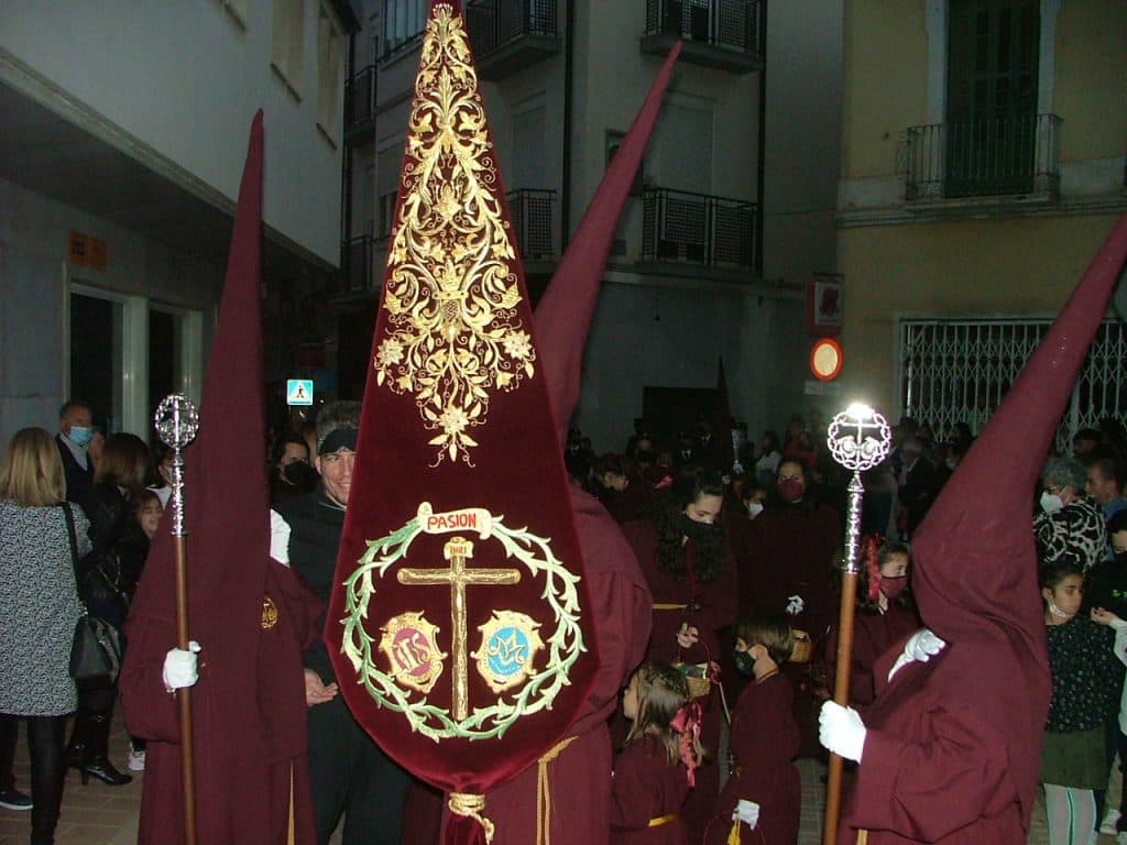 Motril acompaña a Jesús de Pasión en su camino al monte Calvario