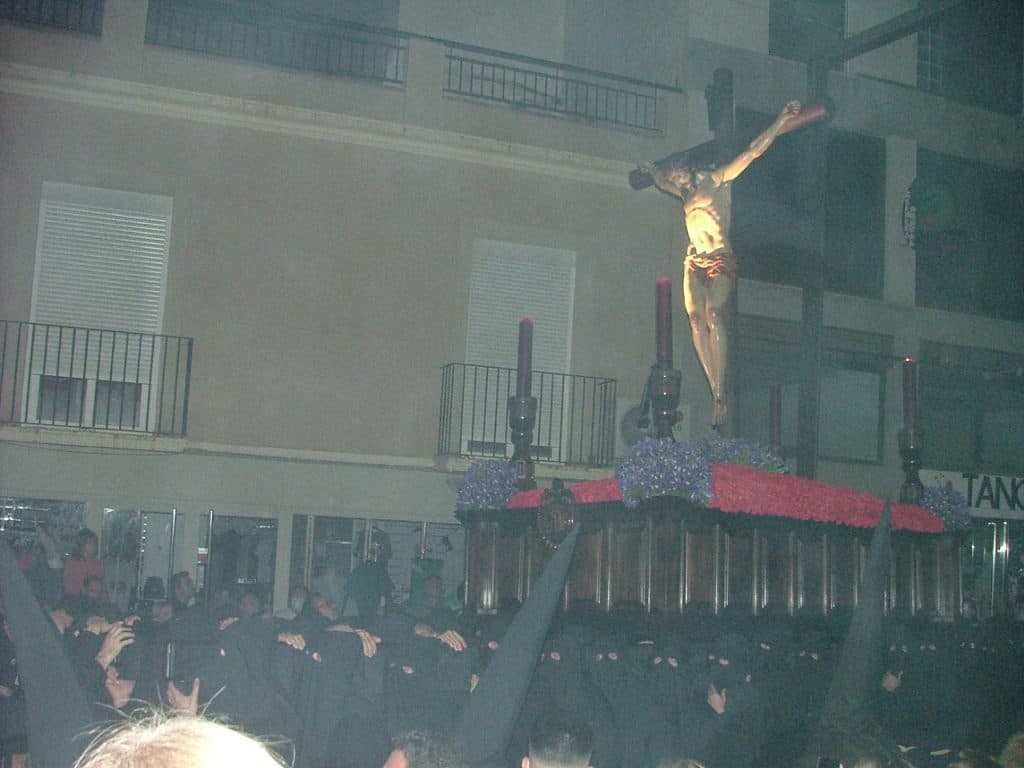 Silencio, Motril, se acerca el paso del Cristo de la Buena Muerte