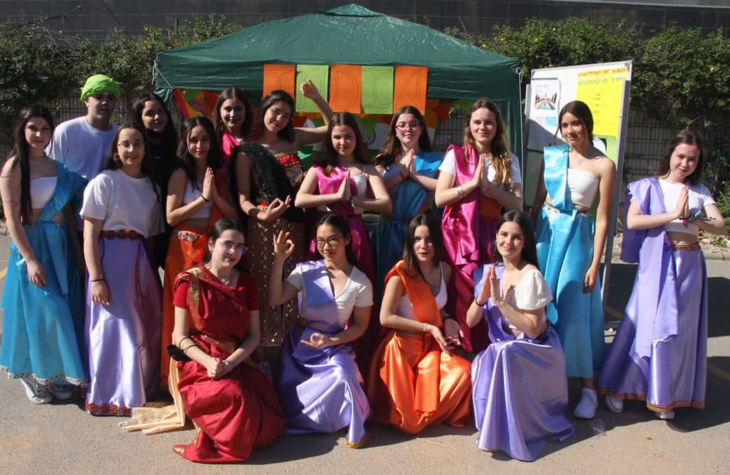 El IES Fco. Giner de los Ríos celebra la III Feria de las Naciones