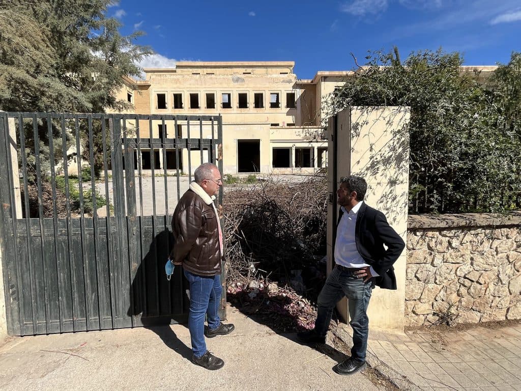El PSOE pedirá en el Pleno que el Ayuntamiento se haga cargo de la limpieza, retirada del amianto y tapiado de los accesos a la antigua residencia de Santa Amelia «si los propietarios no lo hacen»