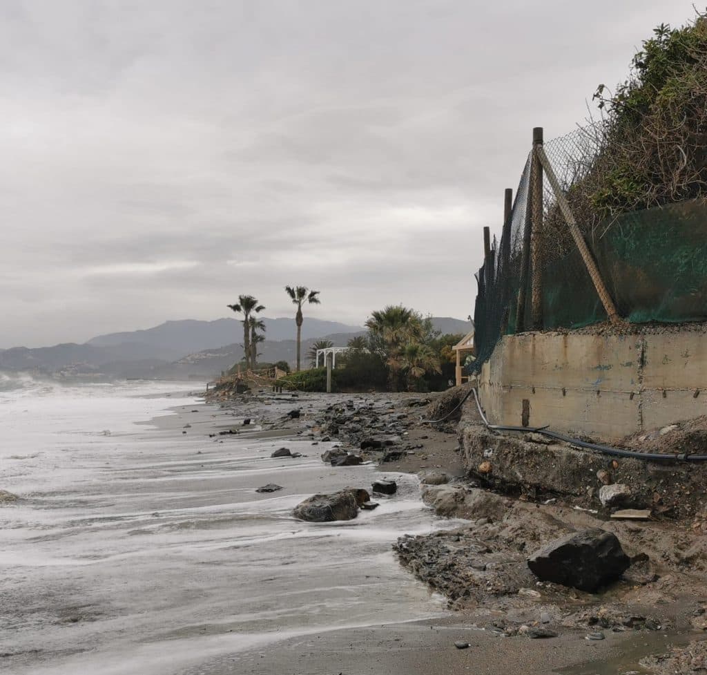 PROPUESTA PARA DAR SOLUCIÓN A LAS PLAYAS DE LA COSTA TROPICAL