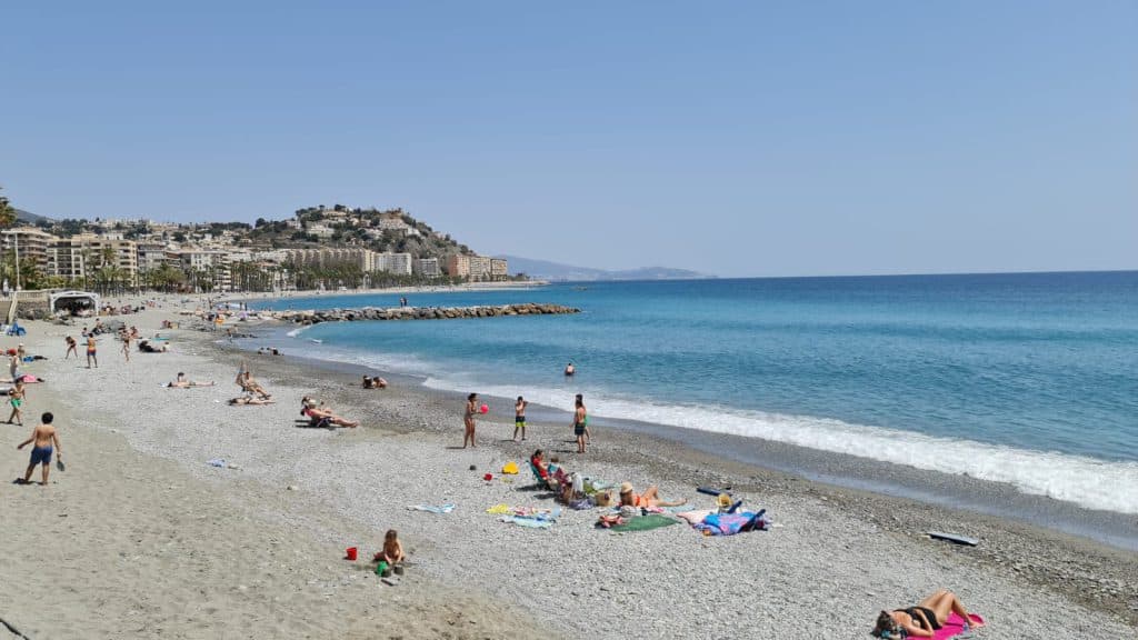 Muere un buzo en una playa de la localidad de Almuñécar