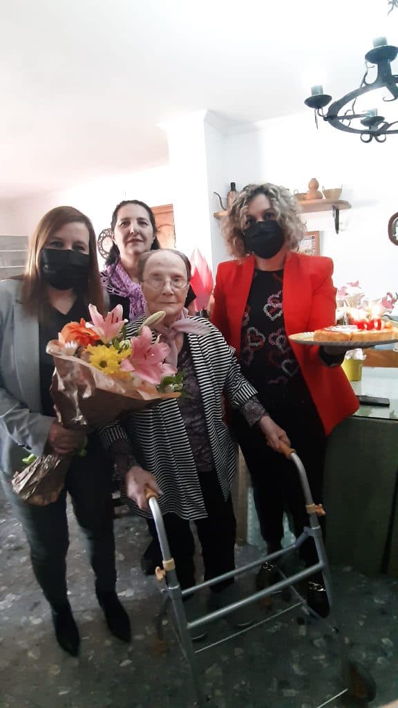 La vecina de Salobreña Elvira Espinosa Rodríguez cumple 100 años