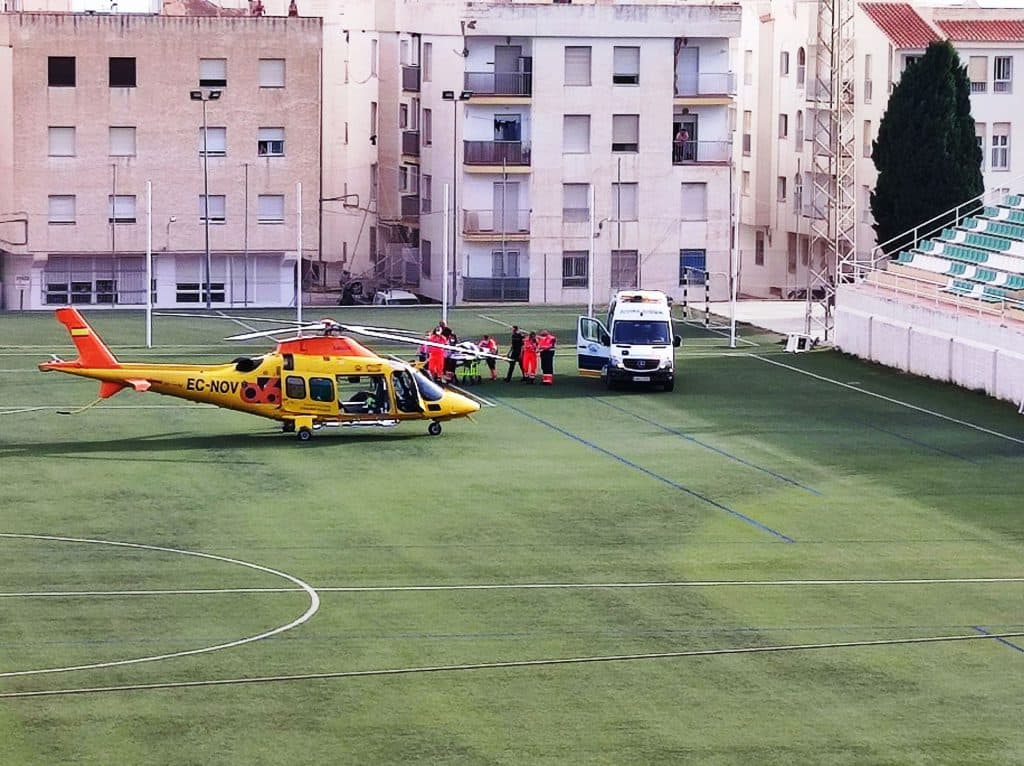 En La Herradura un hombre cae desde una terraza al desprenderse la barandilla
