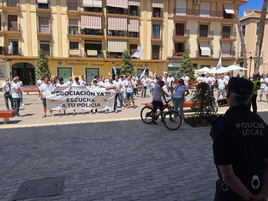 La Policía Local de Motril «en pie de guerra» reclamando mejoras laborales y sociales
