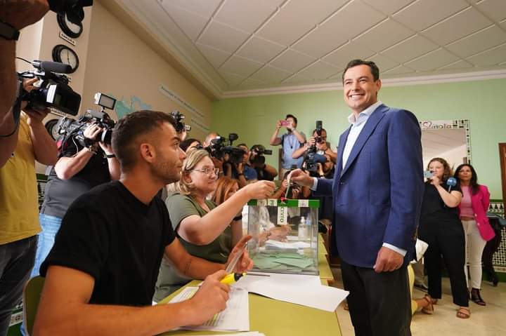 🟢EN EL FARO, ESPECIAL 19-J, ANDALUCÍA VOTA: Juanma Moreno, vota en Málaga