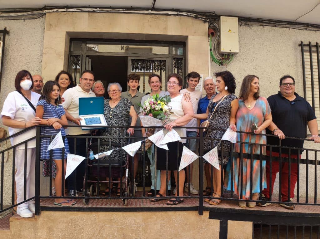 María Sánchez García cumple 100 años recibiendo el homenaje de Almuñécar