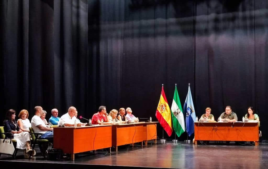 La corporación sexitana aprueba seguir con la tramitación del PGOU a través de la LOUA