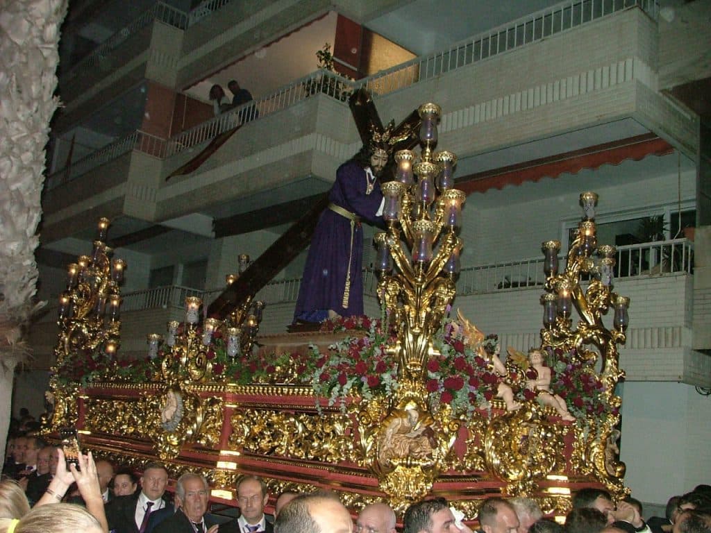 ALMUÑÉCAR ENTREGA EL TITULO DE REGIDOR PERPETUO AL NAZARENO DE LA CIUDAD