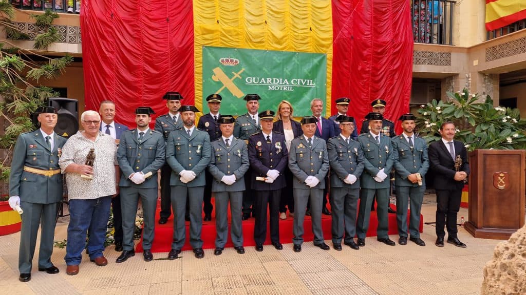 García Chamorro: «Eterna gratitud hacia la Guardia Civil de Motril en el día de la Fiesta Nacional»
