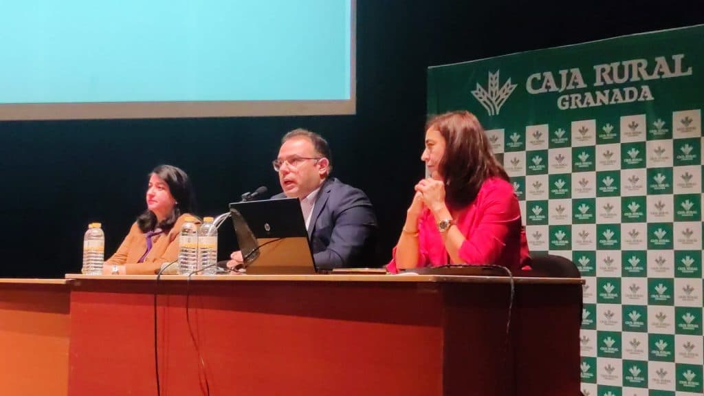 El alcalde de Almuñécar se compromete con el sector agrícola a «seguir reclamando las canalizaciones de Rules y poner en marcha medidas paliativas para el sector»