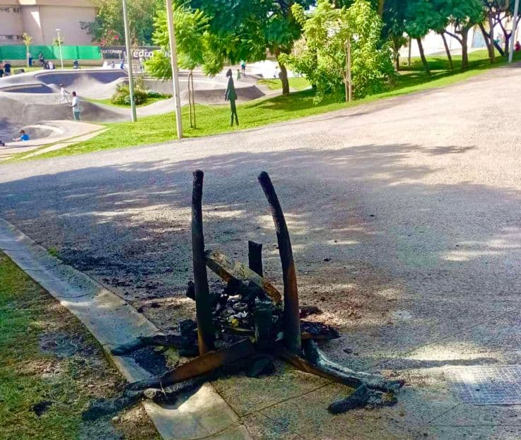 Noche de Halloween: Lamentables episodios de vandalismo en el Parque de los Pueblos de América de Motril