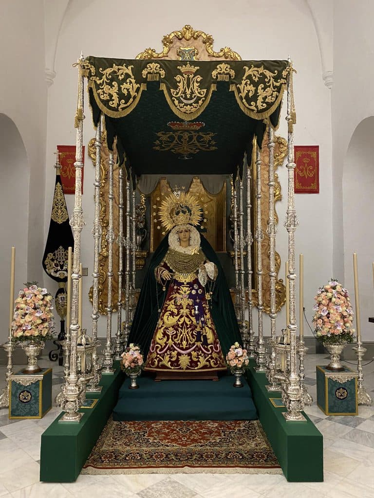 Primer día de la Esperanza, en solemne besamanos