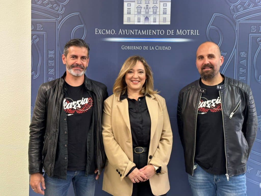Concierto de Kassia en la Plaza de las Palmeras de Motril