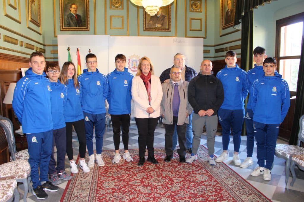 Reconocimiento a los nadadores del Real Club Náutico de Motril