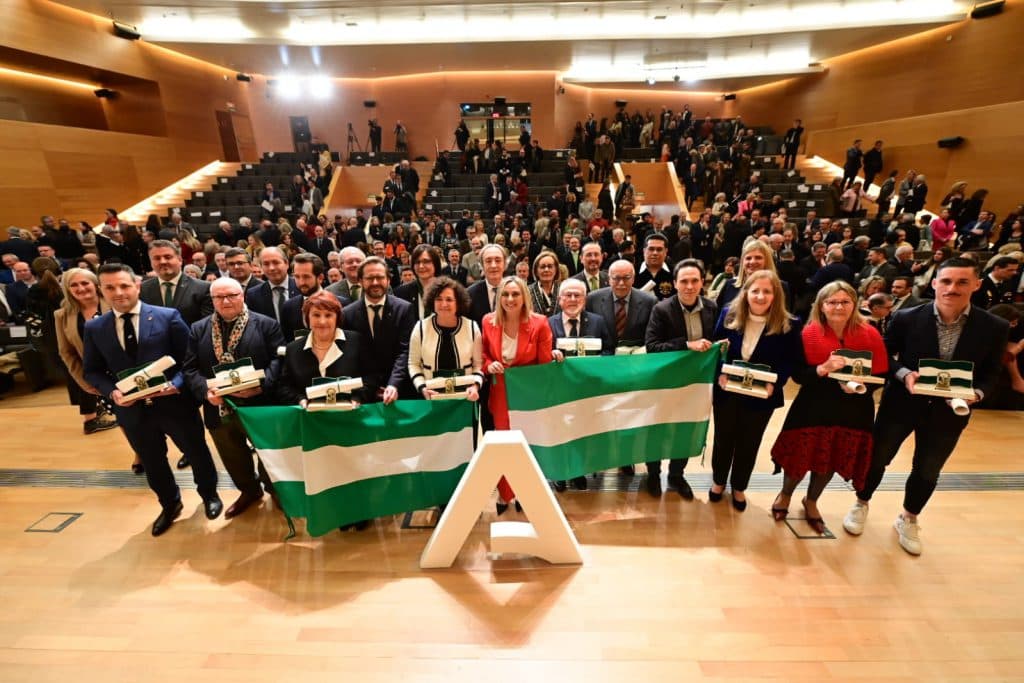 La Junta sitúa las Banderas de Andalucía como el espejo al que debe mirarse Granada para avanzar