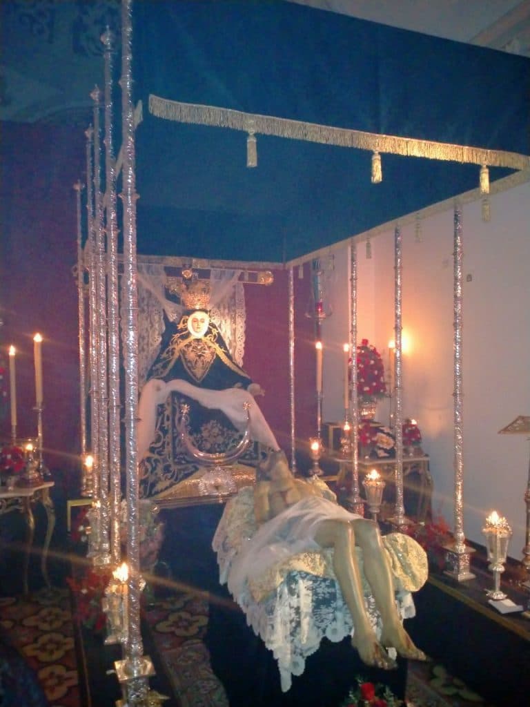 CUARESMA 2023: LA HERMANDAD DE LAS ANGUSTIAS CELEBRA SU TRADICIONAL BESAMANOS A LOS TITULARES