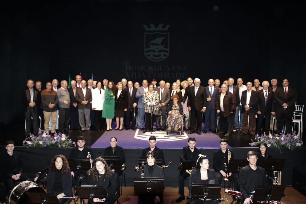 Homenaje en Almuñécar a una treintena de cofrades por su dedicación, entrega y pasión por la Semana Santa