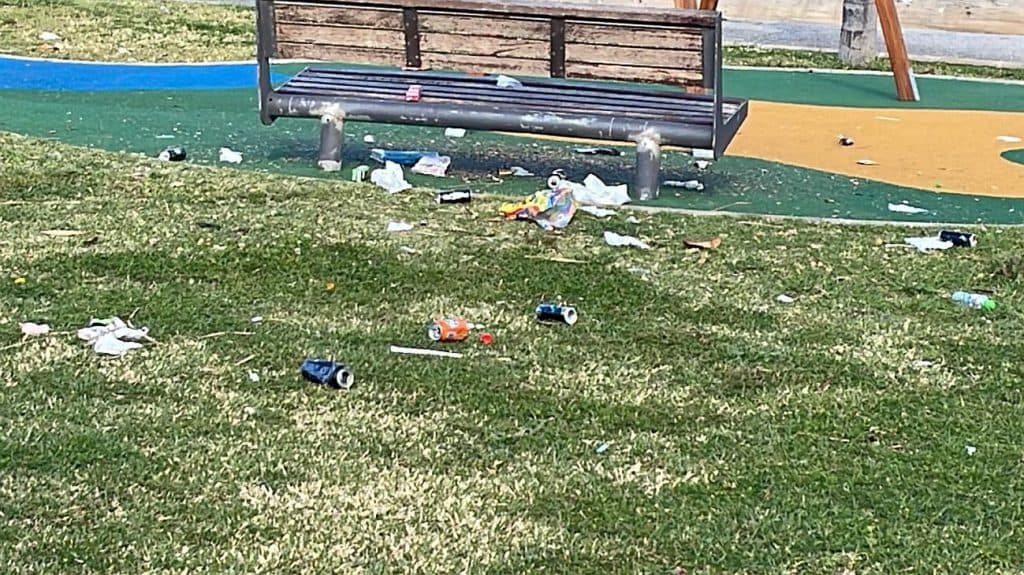 El PSOE lamenta «el mal estado de conservación del parque infantil del Parque de Las provincias, en Los Álamos», abierto recientemente