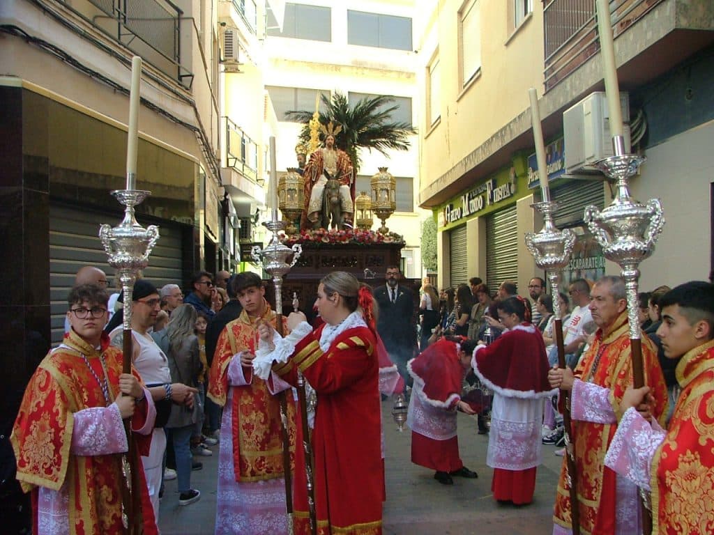 EL FARO CON MOTRIL Y SU SEMANA SANTA – DOMINGO DE RAMOS: LA BORRIQUITA ABRE LOS DESFILES PROCESIONALES DE SEMANA SANTA